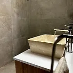 Stone Court Boutique Lejlighedshotel 4*