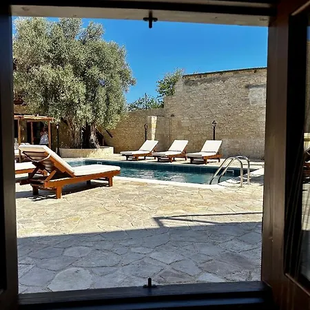 Hotel de apartamente Stone Court Boutique Miliou
