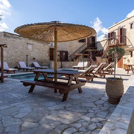 Stone Court Boutique Aparthotel 4*