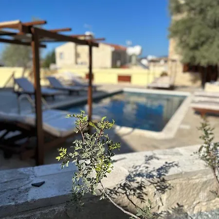 Stone Court Boutique Hotel de apartamente