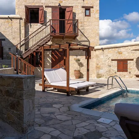 מלון דירות Stone Court Boutique
