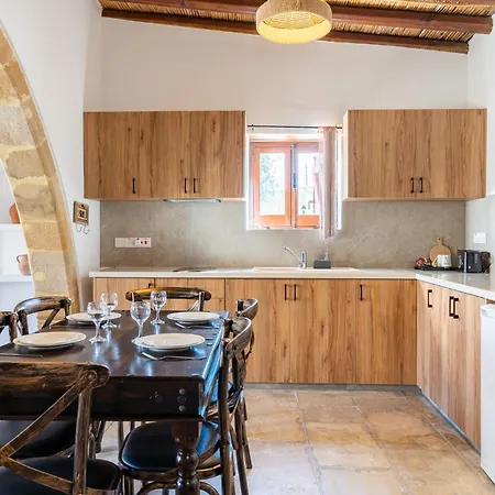 Stone Court Boutique Miliou