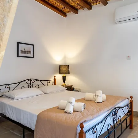 Hotel de apartamente Stone Court Boutique Miliou