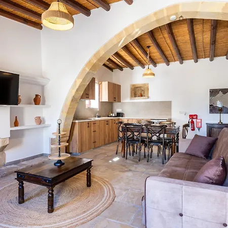 Stone Court Boutique 4* Miliou