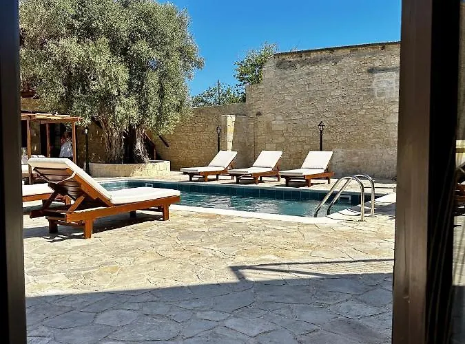 Aparthotel Stone Court Boutique Miliou