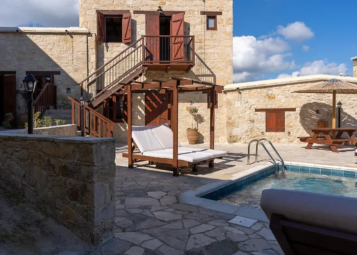 Hotel apartamentowy Stone Court Boutique