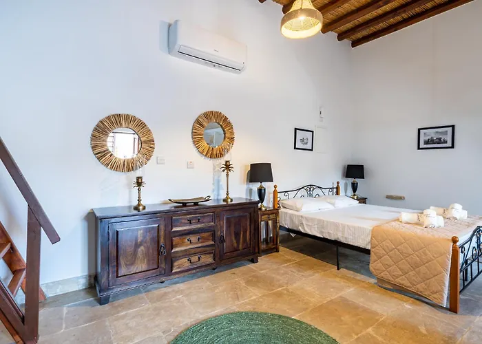 Stone Court Boutique Aparthotel Miliou