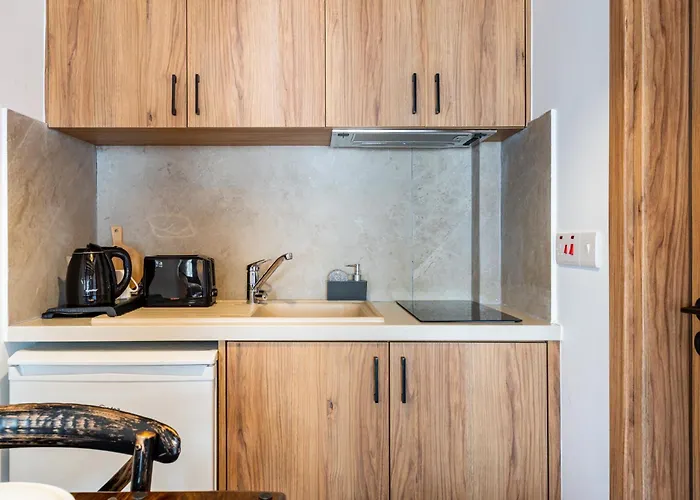 Stone Court Boutique Aparthotel 4*