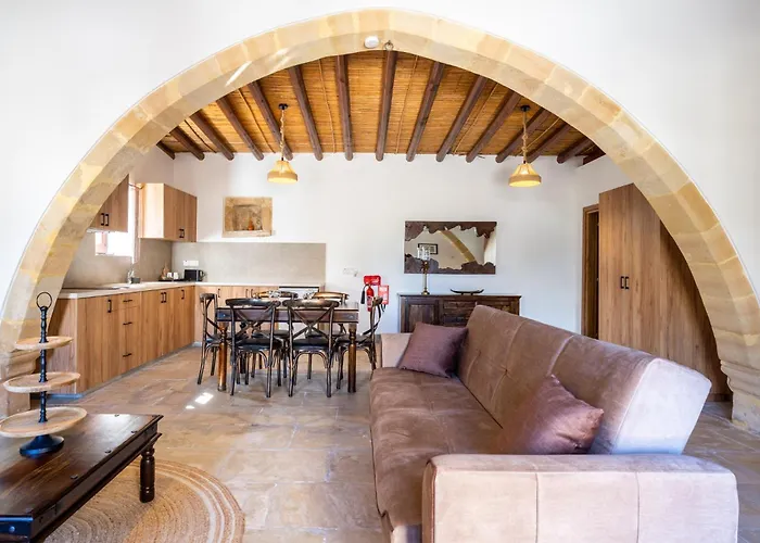 Aparthotel Stone Court Boutique Miliou