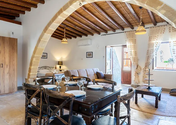 Stone Court Boutique 4* Miliu