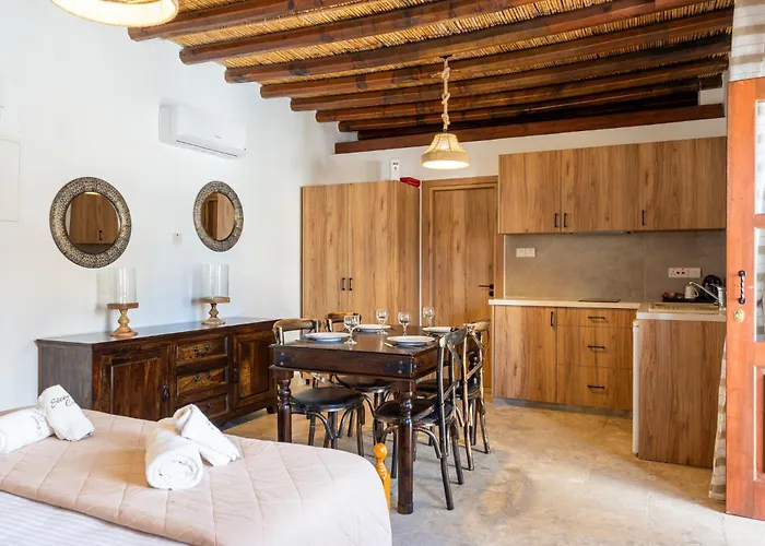 Hotel apartamentowy Stone Court Boutique