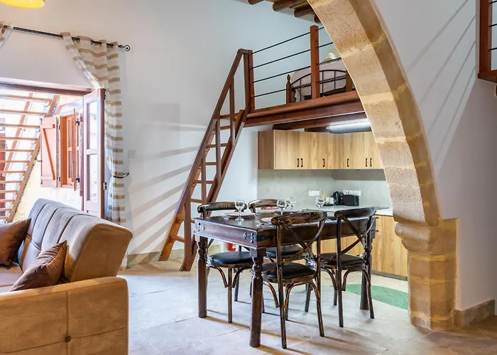 Stone Court Boutique 4*