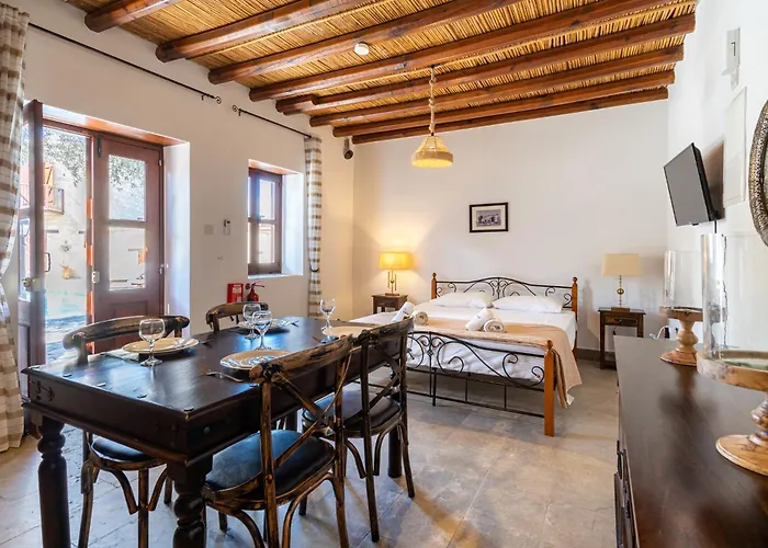 Stone Court Boutique Miliu